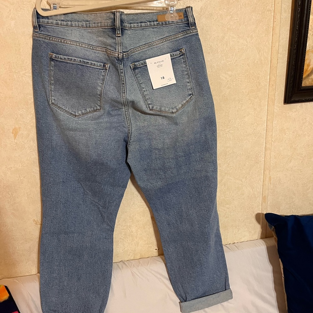 Ms. CELLO High Rise Mom Jeans - Picture 4 of 5
